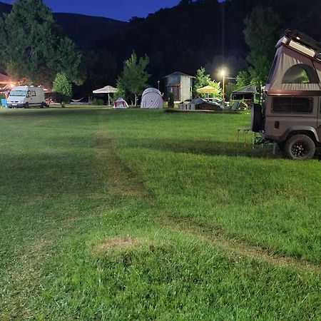 Готель Auto Kamp Lav Кулен Вакуф Екстер'єр фото